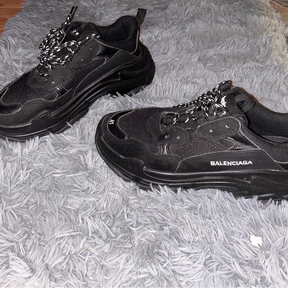 Balenciaga Black Athletic Shoes Performance Style